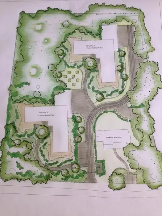 Houten pad door het heidelandschap van Moorland in Waasmunster